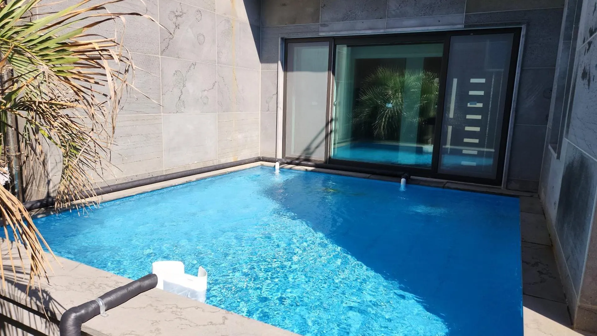 הוילה ג'גו Pool Story 6 בית נופש